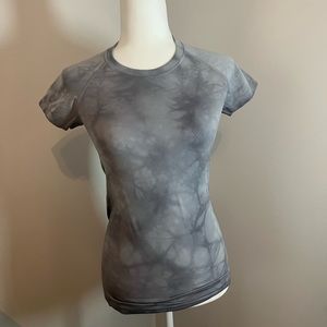 Lulu Lemon - size 4 - short sleeves